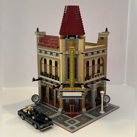 LEGO Creator Palace Cinema (10232) Modular Set with Black Limo *RETIRED* - Picture 2 of 16